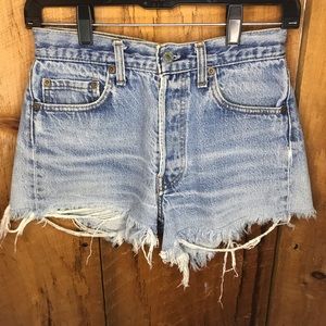 Light wash cut off Levi 501 shorts